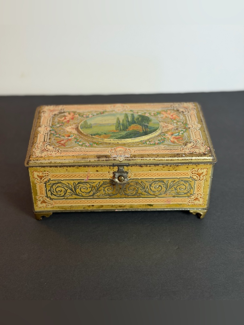Artstyle Chocolates Co. TinKeepsake Box USA Boston St. Louis 1920's Vintage
